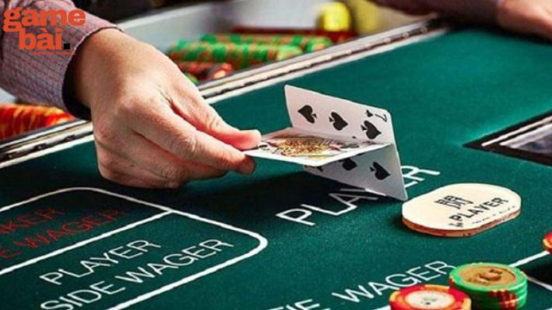 Tìm hiểu về bài và luật chơi Baccarat online